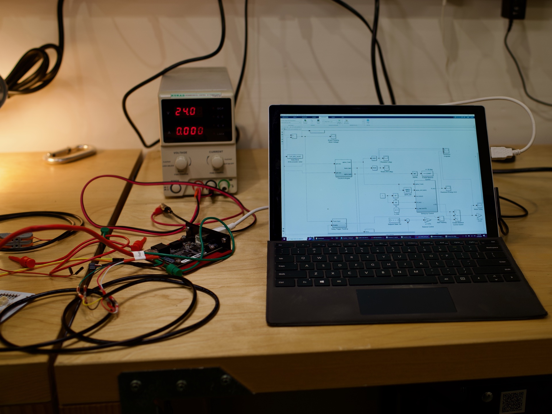 Simulink block diagram and bench power supply